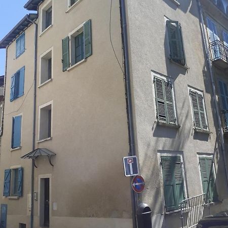 Charmant Petit Studio Au Coeur De Figeac Apartment Exterior photo